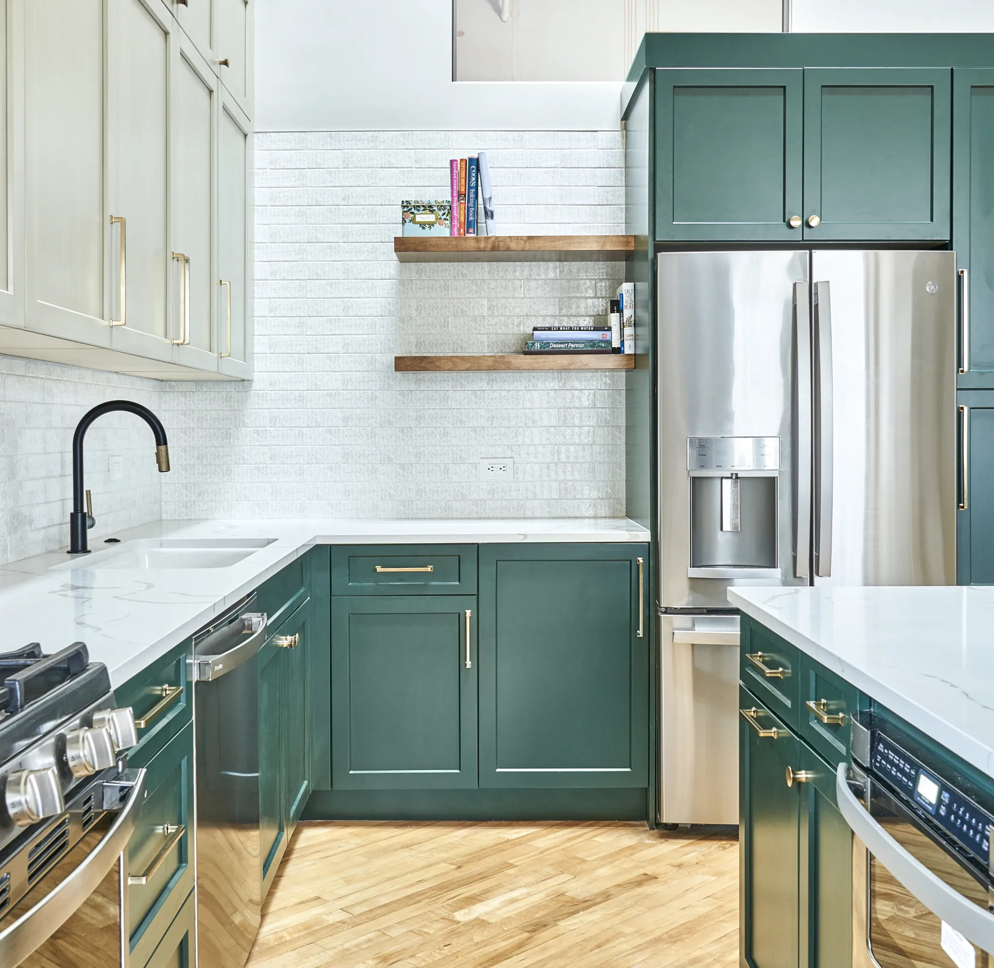 Backsplash and cabinets