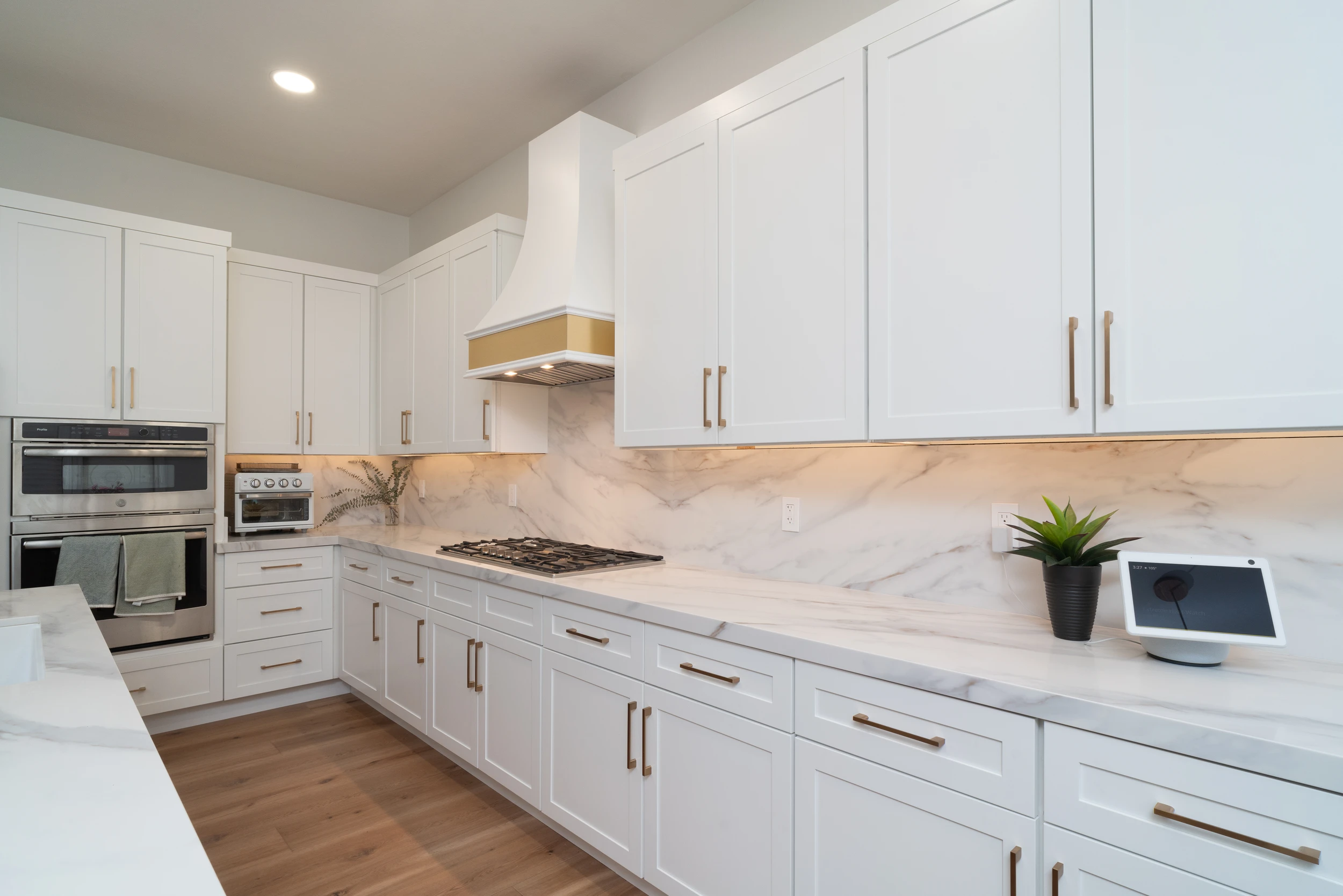 Kitchen - White Cabinets